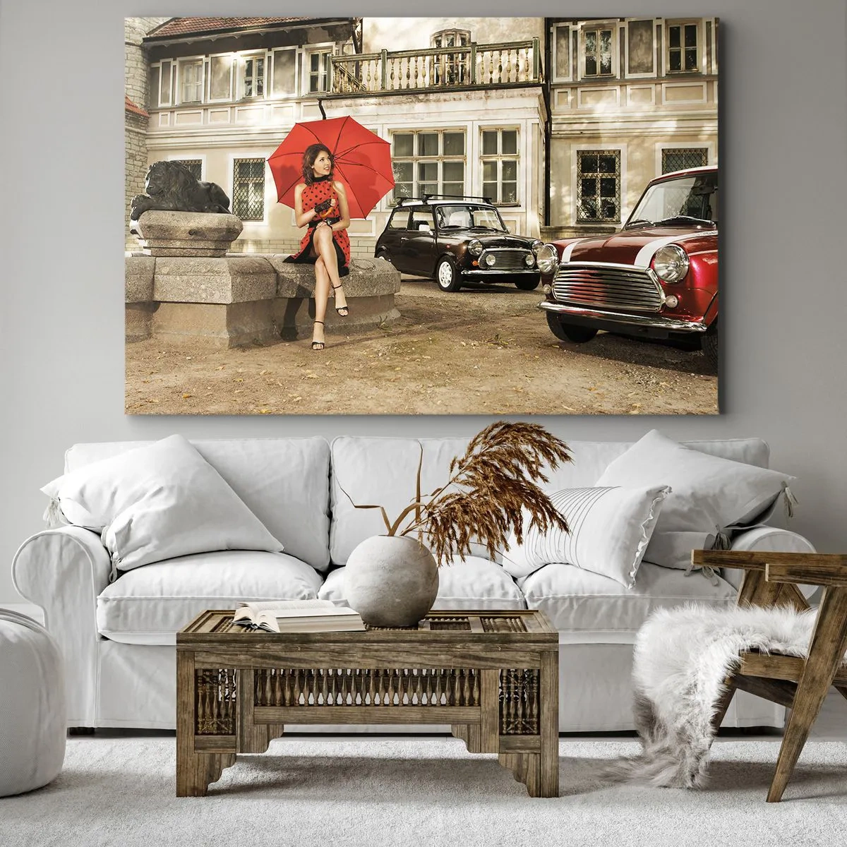 Canvastavla - Bild på duk - Kvinna med ett rött paraply vid klassiska bilar - 70x50cm - Sentimental miniresa - Modern väggdekoration för vardagsrum och sovrum ARTTOR