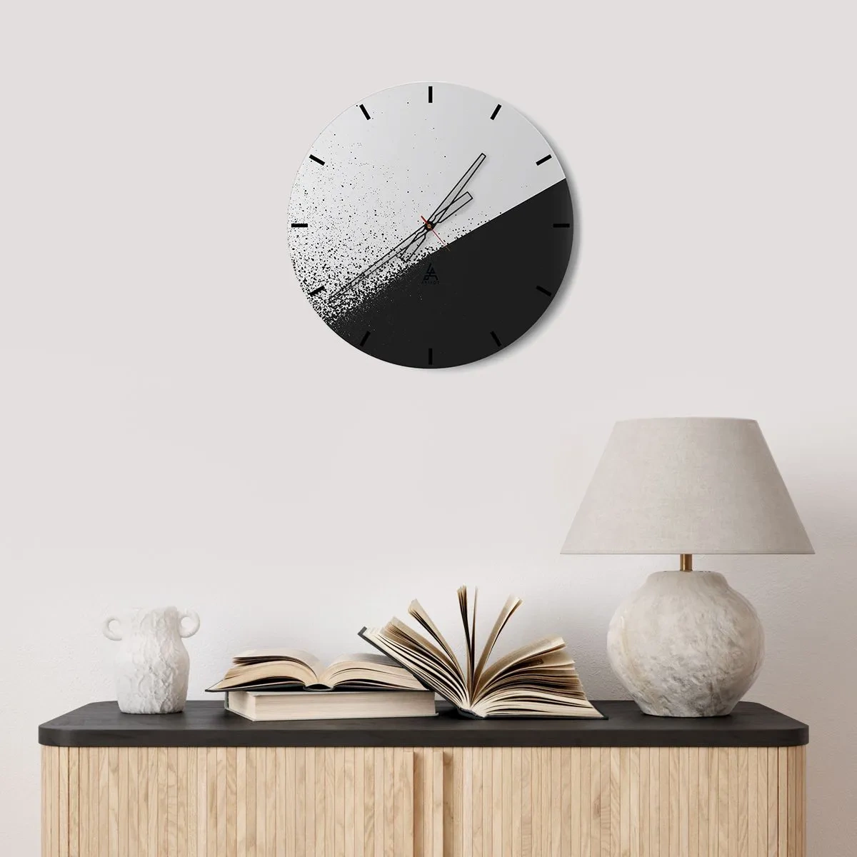 Väggklocka - Klocka på glas - Geometrisk komposition i kontrasterande svartvitt - 30x30cm - Snabbare, mer - Modern väggdekoration för vardagsrum, kök och sovrum ARTTOR