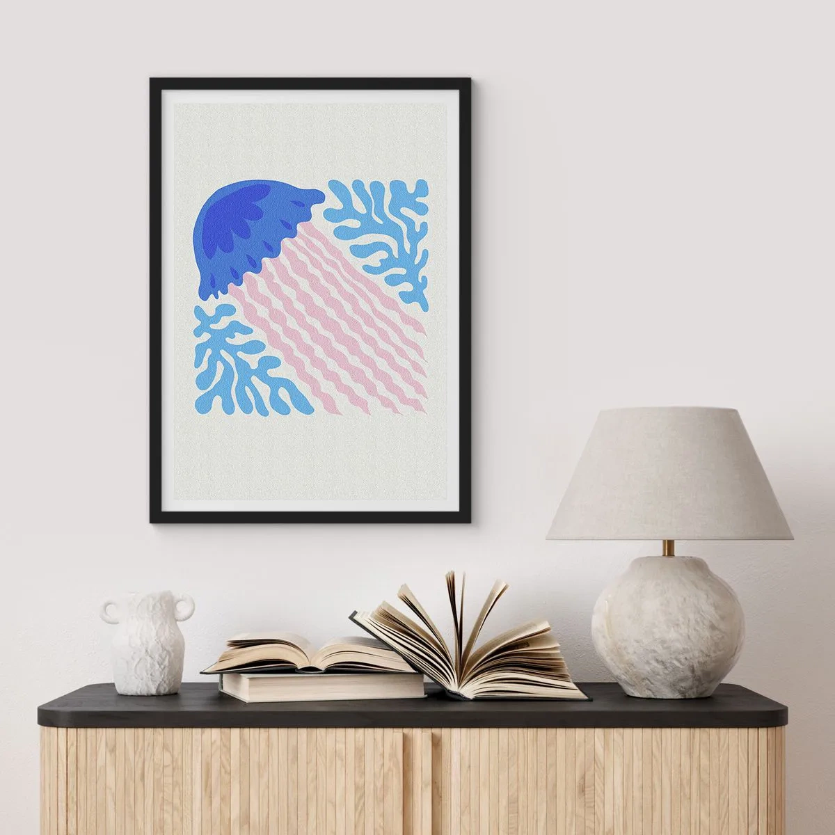 Affisch i svart ram - Stiliserade maneter omgivna av undervattensvegetation - 50x70cm - Som från en annan värld - Modern väggdekoration för vardagsrum och sovrum ARTTOR