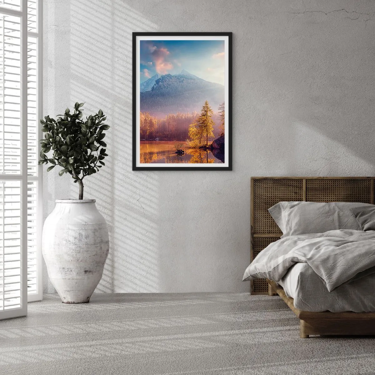 Affisch i svart ram - Höstbergslandskap med reflektion i sjön - 50x70cm - I berg och dalar - Modern väggdekoration för vardagsrum och sovrum ARTTOR