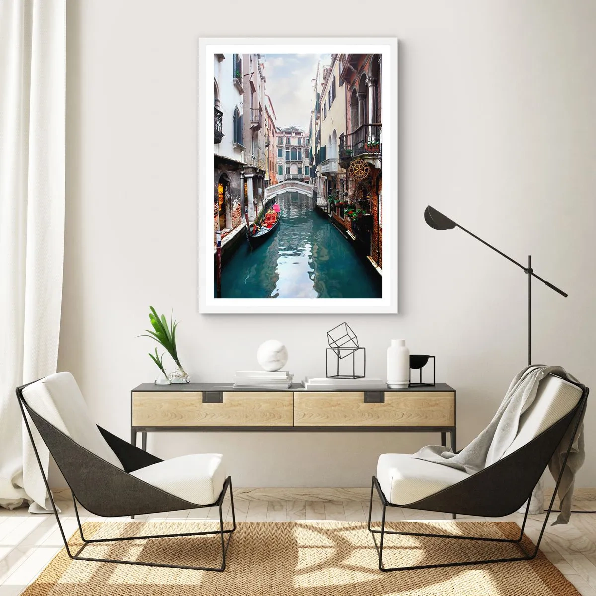 Affisch i vit ram - Venedig-landskap med gondol och bro - 70x100 cm