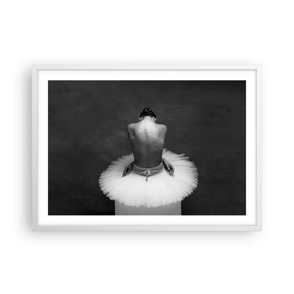 Affisch i vit ram - Hon blommar ut - 70x50 cm