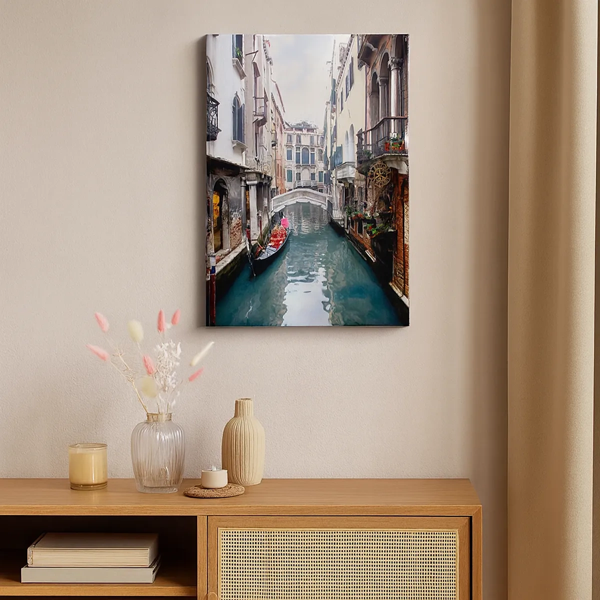 Canvastavla - Bild på duk - Venedig-landskap med gondol och bro - 50x70 cm