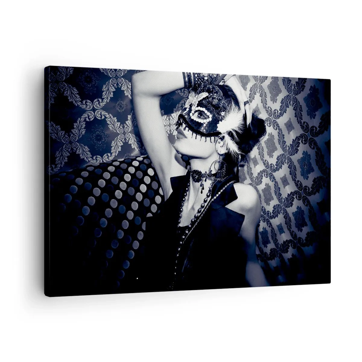 Canvastavla - Bild på duk - En kvinna i en venetiansk mask mot en bakgrund av utsmyckade mönster. - 70x50cm - Dekorationer, prydnader, nyanser... - Modern väggdekoration för vardagsrum och sovrum ARTTOR