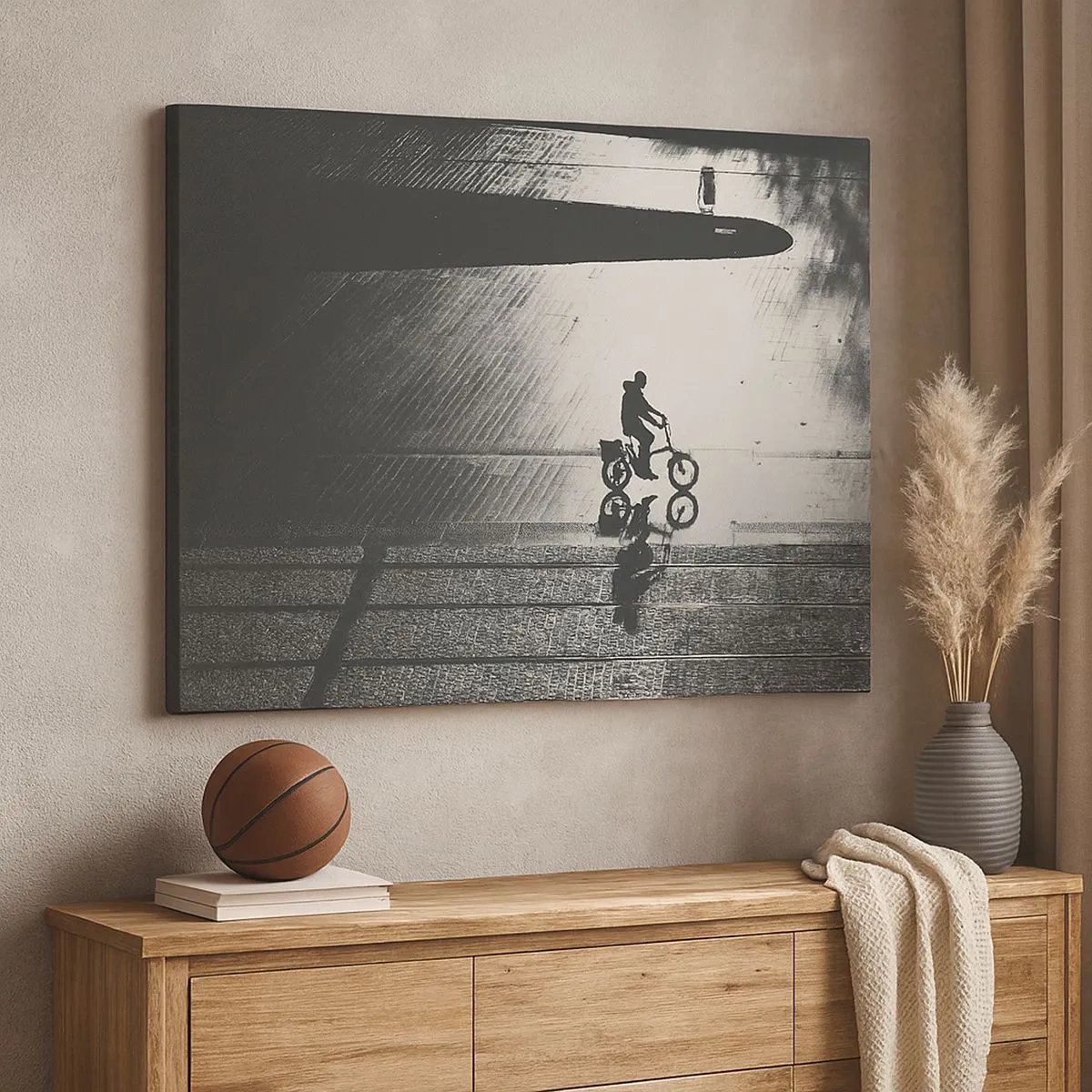 Canvastavla - Bild på duk - Svartvit silhuett av en cyklist på en våt gata - 70x50cm - Rakt fram genom staden - Modern väggdekoration för vardagsrum och sovrum ARTTOR