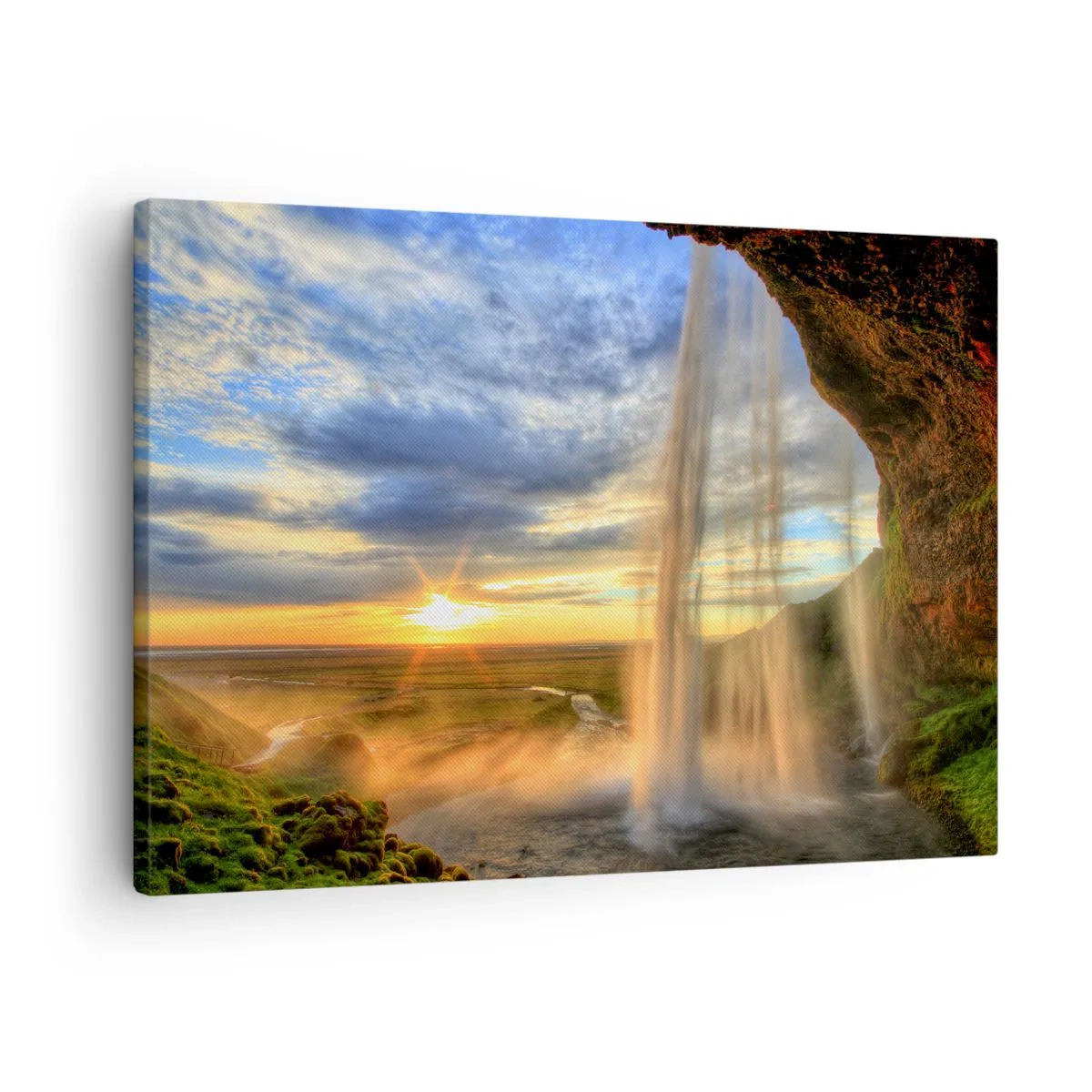 Canvastavla - Bild på duk - Ett vattenfall upplyst av solljus mot en landskapsbakgrund - 70x50cm - Världen bakom ridå av droppar - Modern väggdekoration för vardagsrum och sovrum ARTTOR