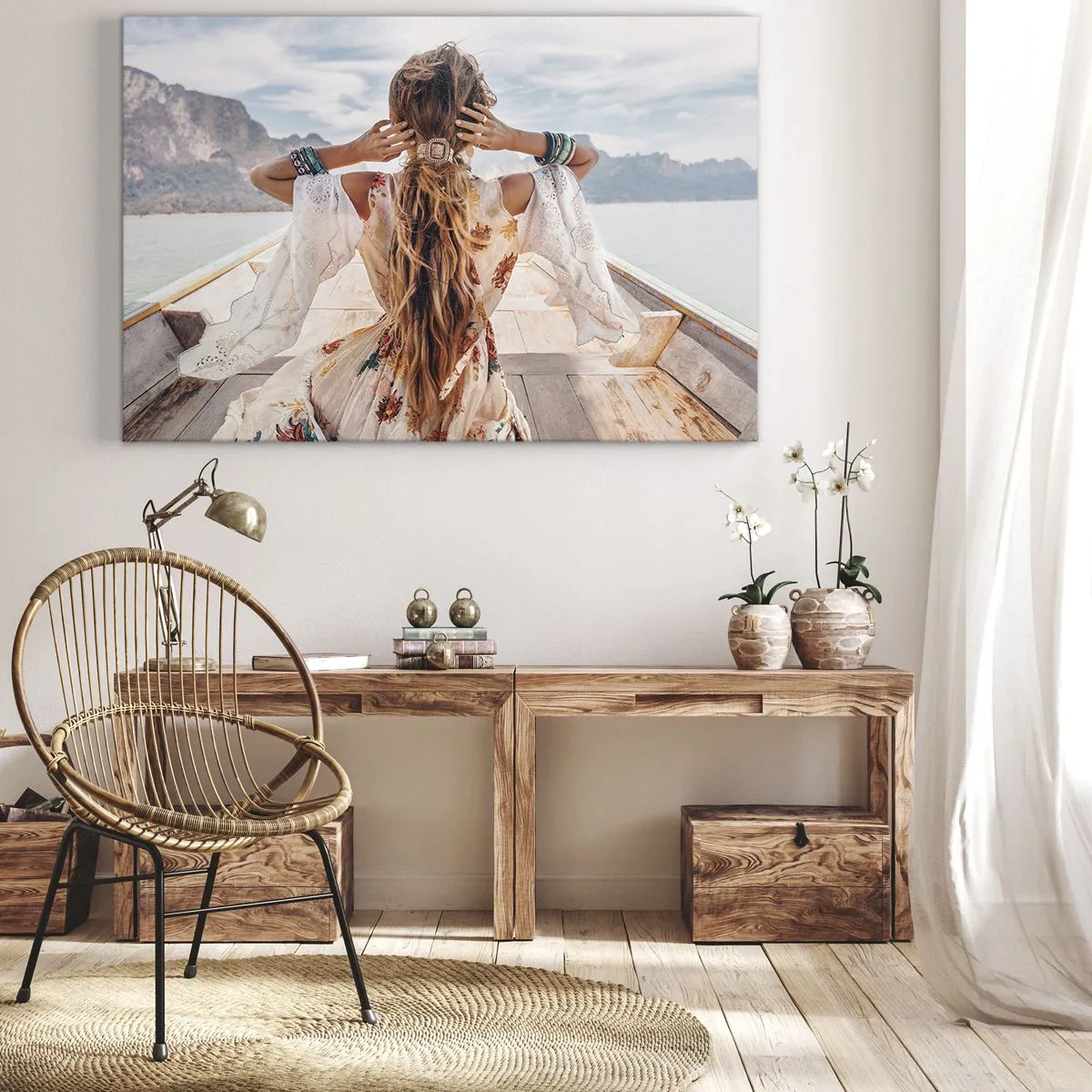 Canvastavla - Bild på duk - Kvinna på en båt med utsikt över bergen och vattnet, boho-stil - 70x50cm - På väg mot lycka - Modern väggdekoration för vardagsrum och sovrum ARTTOR