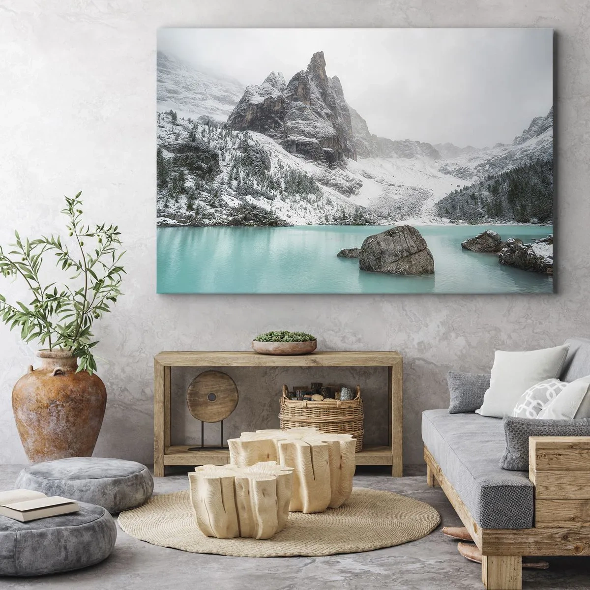 Canvastavla - Bild på duk - Ett bergslandskap med en sjö omgiven av snötäckta toppar - 70x50cm - På vakt - Modern väggdekoration för vardagsrum och sovrum ARTTOR