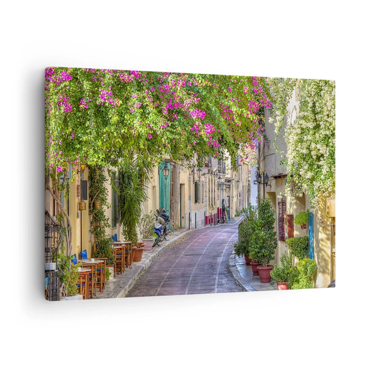 Canvastavla - Bild på duk - En charmig gata med blommande vinrankor och kafébord - 70x50cm - Blommande gata - Modern väggdekoration för vardagsrum och sovrum ARTTOR