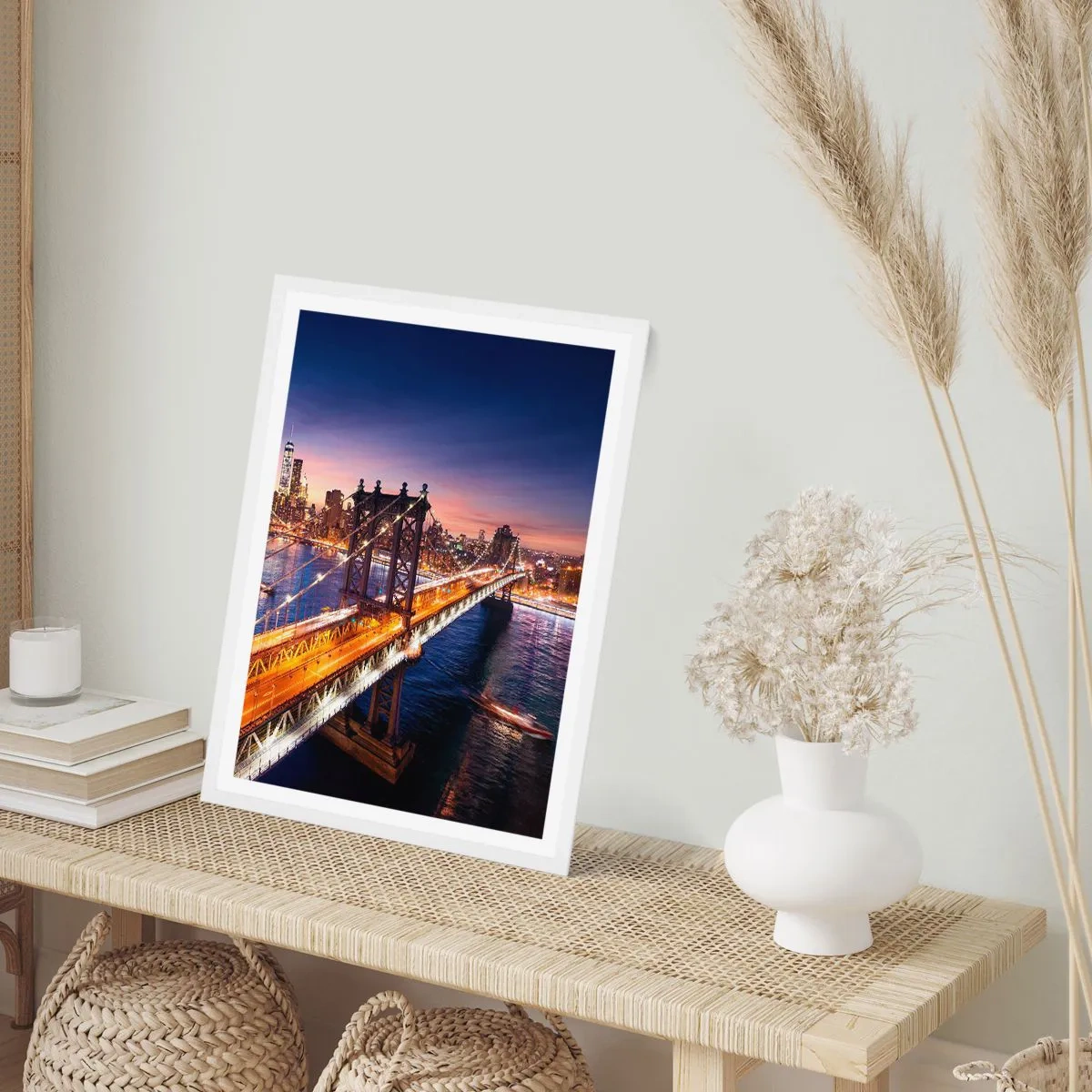 Affisch i vit ram - Över ljusbron till stadens hjärta - 70x100 cm