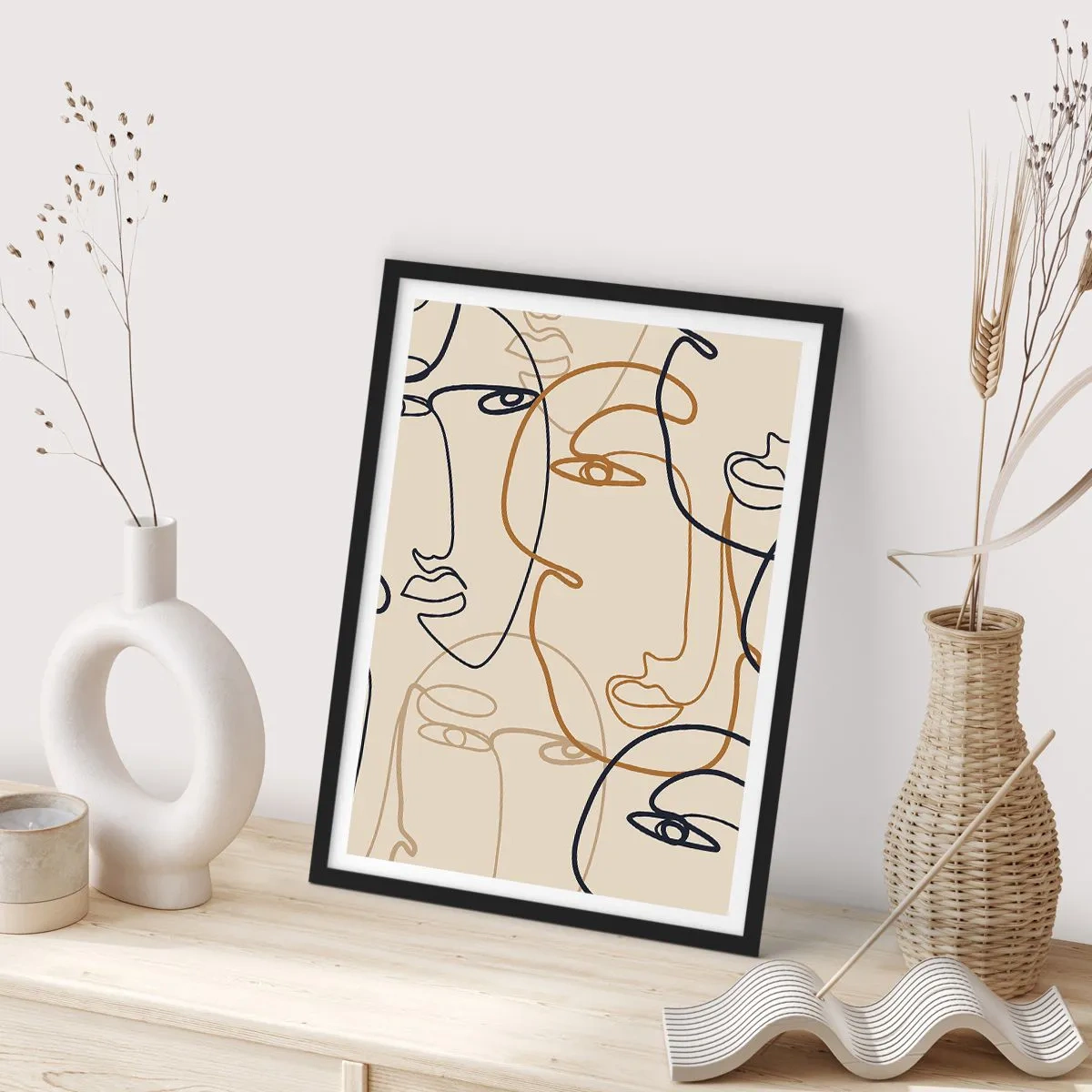 Affisch i svart ram - Minimalistiska teckningar av ansikten mot en beige bakgrund - 50x70cm - Mångfaldigad porträtt - Modern väggdekoration för vardagsrum och sovrum ARTTOR