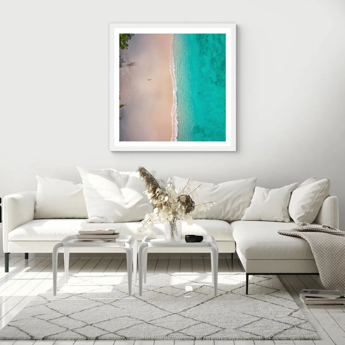 Affisch i vit ram - En strand i paradiset - 40x40 cm