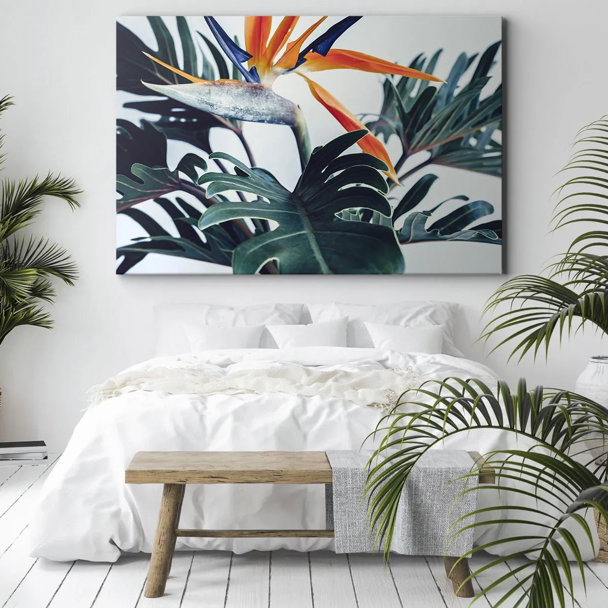 Canvastavla - Bild på duk - Strelitziablomma omgiven av blad i starkt ljus - 70x50cm - Fågelbuske - Modern väggdekoration för vardagsrum och sovrum ARTTOR