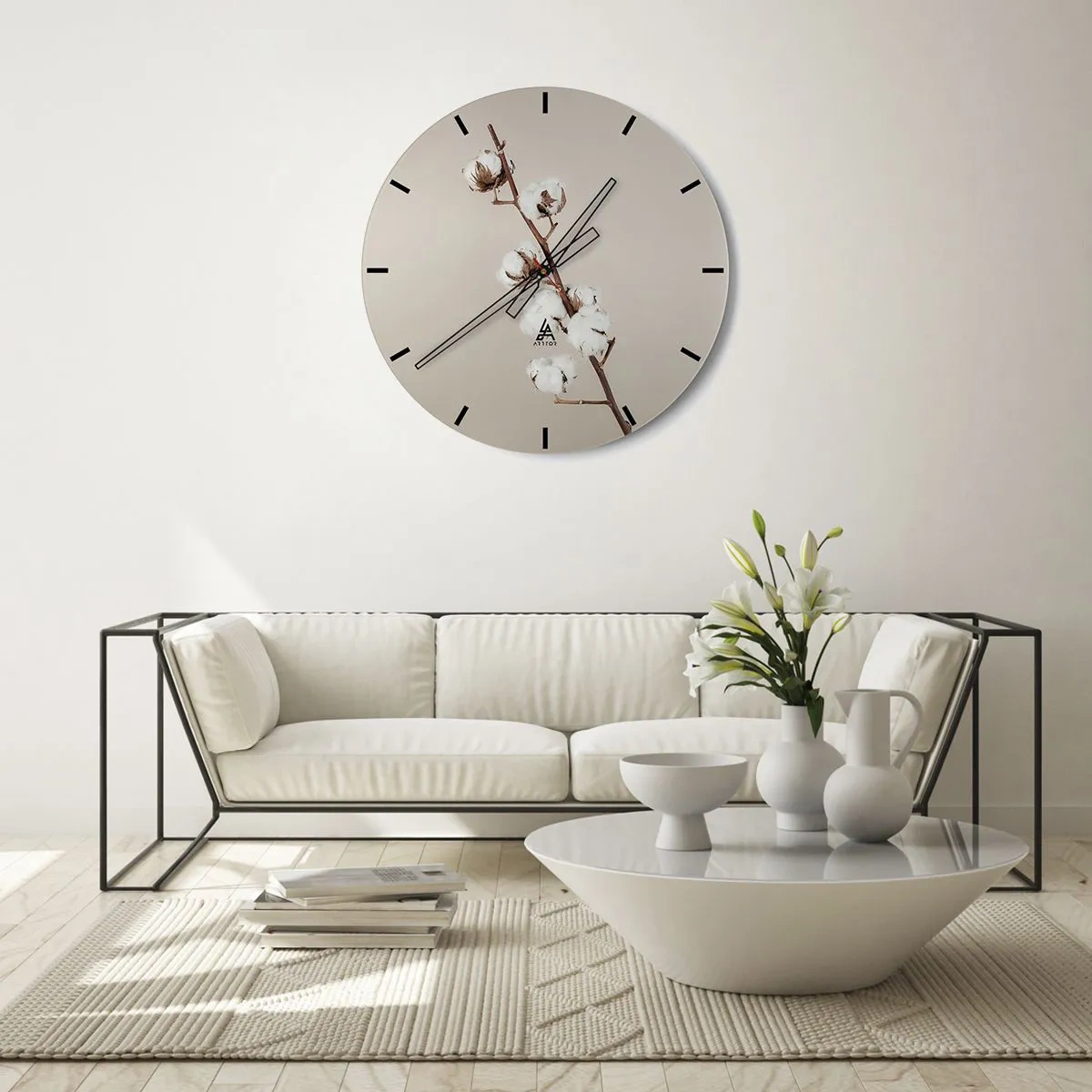 Väggklocka - Klocka på glas - En kvist bomull på en beige bakgrund i minimalistisk stil - 30x30cm - Hos mjukhetens källa - Modern väggdekoration för vardagsrum, kök och sovrum ARTTOR