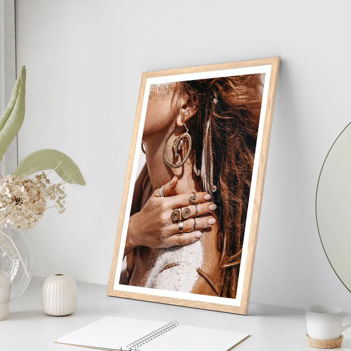 Affisch i ram av ljusek - Vilda strandens drottning - 30x40 cm