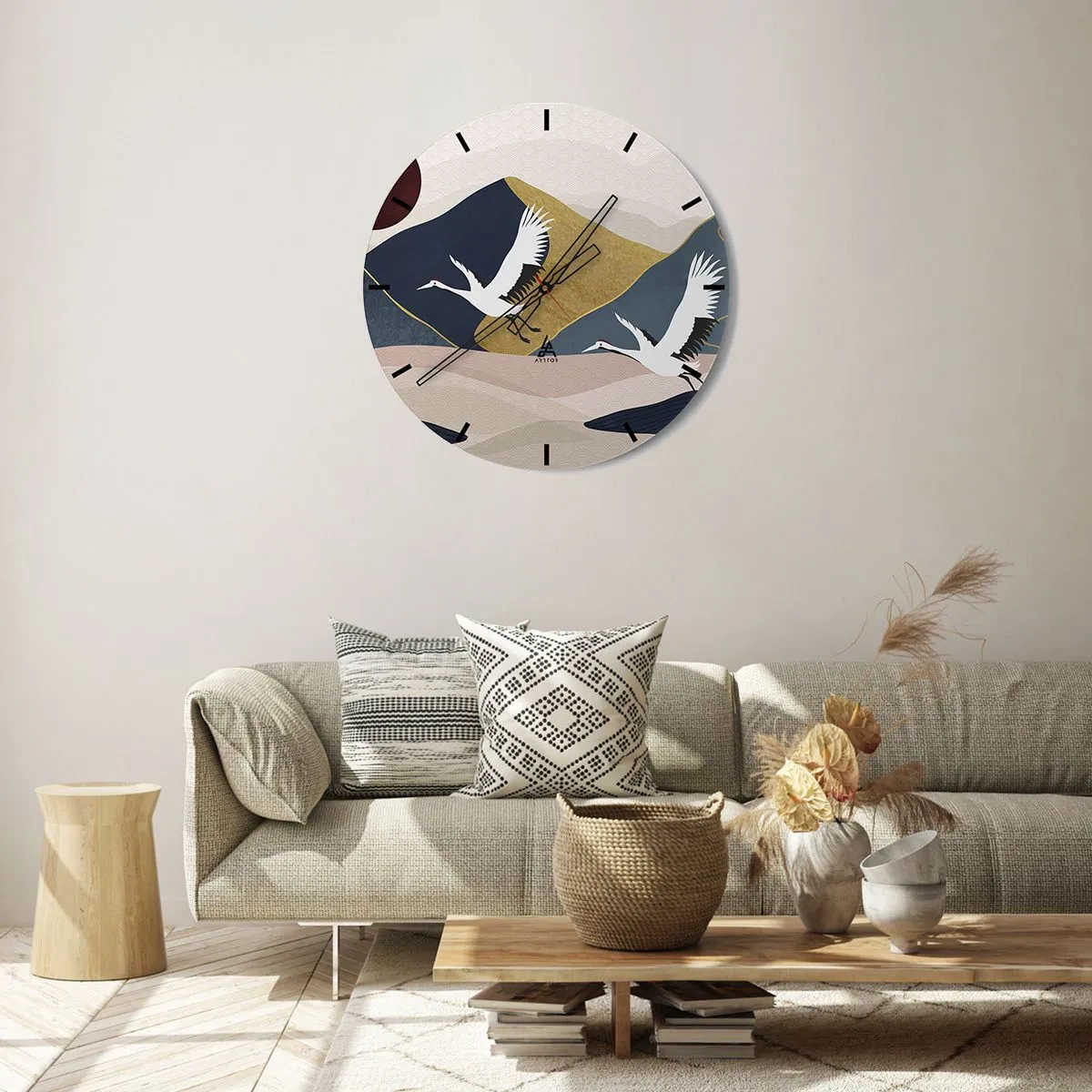 Väggklocka - Klocka på glas - Tranor i flygning mot bakgrund av abstrakta berg och solen - 30x30cm - Nästa dag FLUGIT iväg - Modern väggdekoration för vardagsrum, kök och sovrum ARTTOR