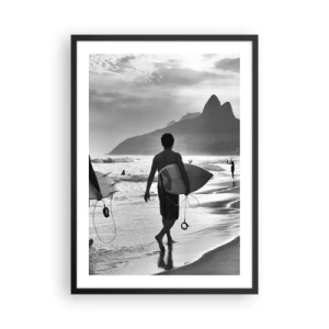 Affisch i svart ram - En surfare på stranden i ett svartvitt fotografi - 50x70cm - Samba för en våg - Modern väggdekoration för vardagsrum och sovrum ARTTOR