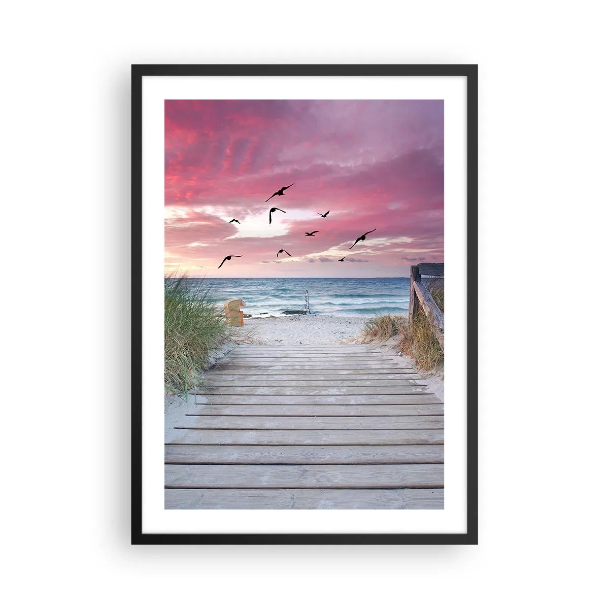 Affisch i svart ram - Trästig på stranden med utsikt över havet vid solnedgången - 50x70cm - Östersjöimpression - Modern väggdekoration för vardagsrum och sovrum ARTTOR