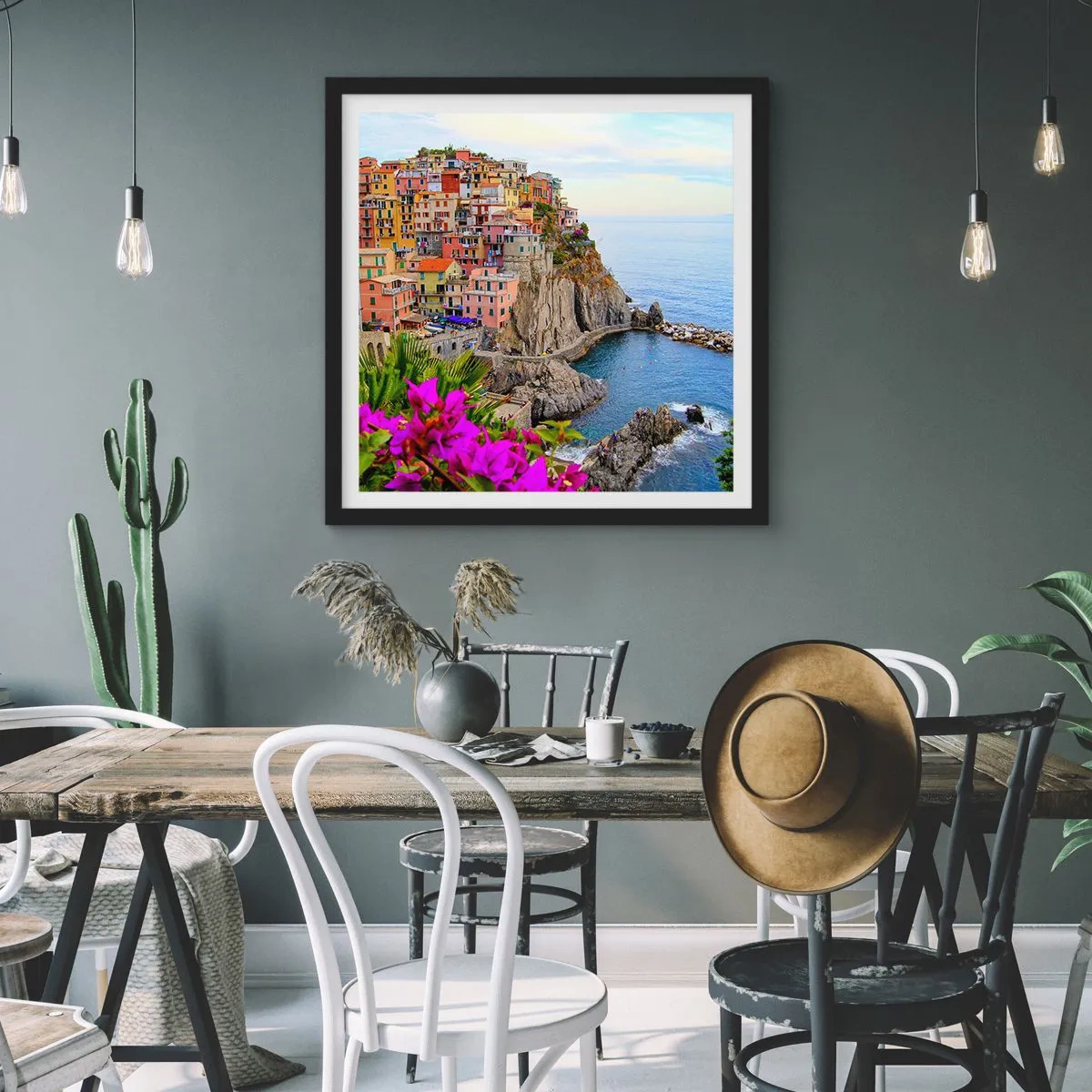 Affisch i svart ram - Skrattande stad - 50x50 cm