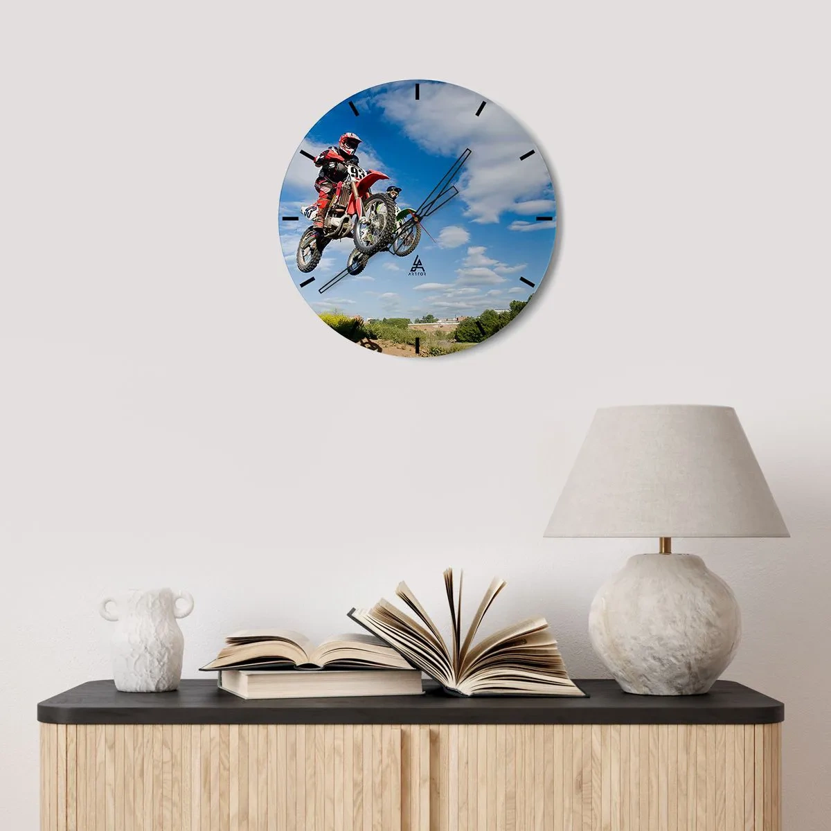 Väggklocka - Klocka på glas - Motocross i flykt mot himlen - 30x30cm - Himmelsteg - Modern väggdekoration för vardagsrum, kök och sovrum ARTTOR