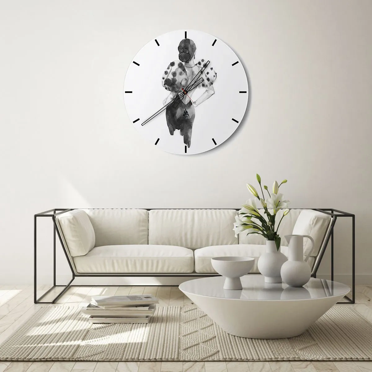 Väggklocka - Klocka på glas - Svartvit illustration av en kvinna i en elegant klänning - 30x30cm - Hon passerade nära mig - Modern väggdekoration för vardagsrum, kök och sovrum ARTTOR