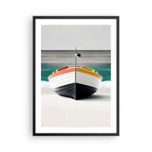 Affisch i svart ram - Ett färgfotografi av en båt mot bakgrund av hav och sand. - 50x70cm - På sin plats - Modern väggdekoration för vardagsrum och sovrum ARTTOR