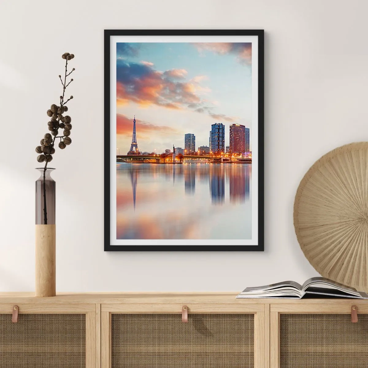 Affisch i svart ram - Panorama över Paris med Eiffeltornet i skymningen - 50x70cm - Paris monumentala lugn - Modern väggdekoration för vardagsrum och sovrum ARTTOR
