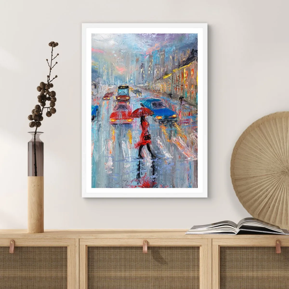 Affisch i vit ram - Regnig eftermiddag i staden - 70x100 cm