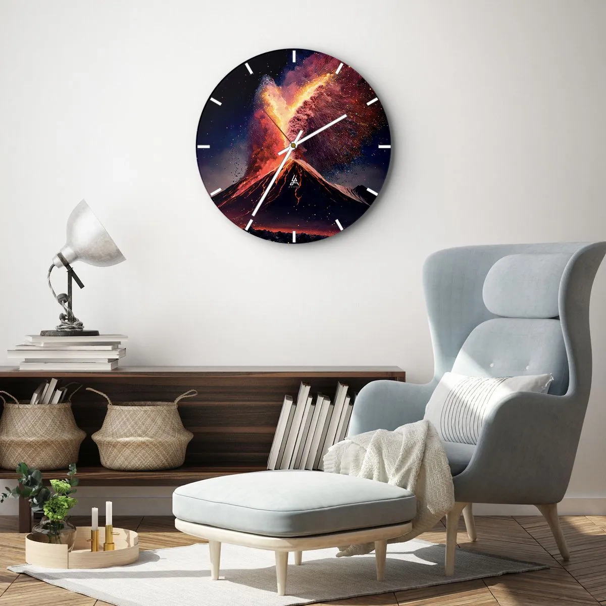 Väggklocka - Klocka på glas - Vulkanutbrott med en fontän av eld och rök mot en nattbakgrund - 30x30cm - Skönhet och skräck - Modern väggdekoration för vardagsrum, kök och sovrum ARTTOR