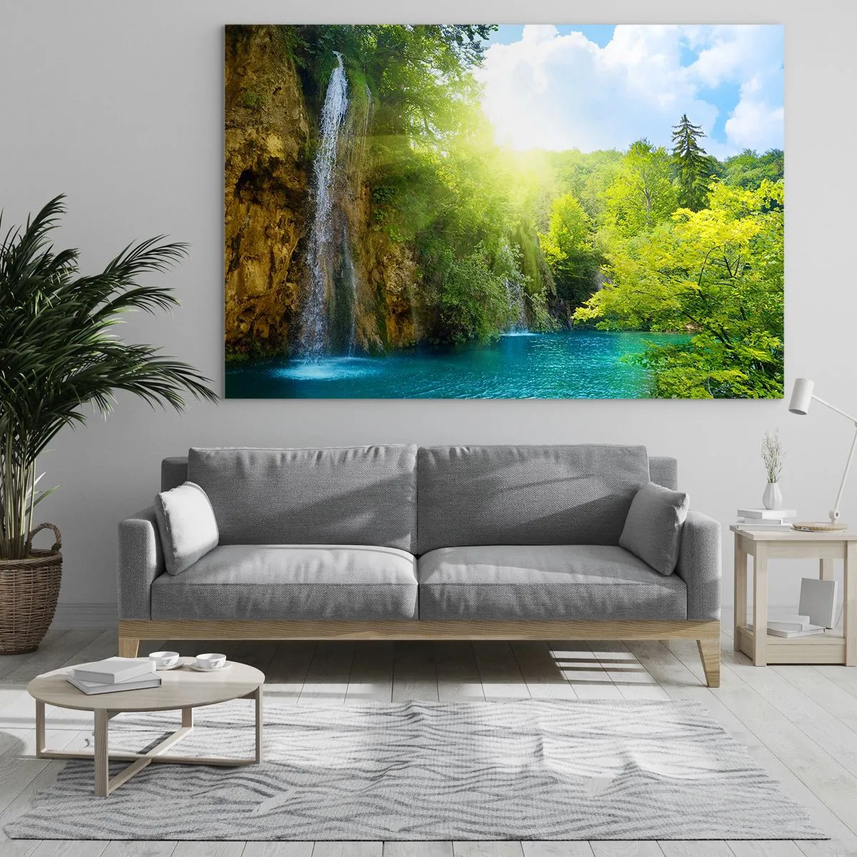 Glastavla - Bild på glas - Ett vattenfall som rinner ner i en blå sjö omgiven av grönska - 70x50cm - Det måste vara Eden - Modern väggdekoration för vardagsrum och sovrum ARTTOR