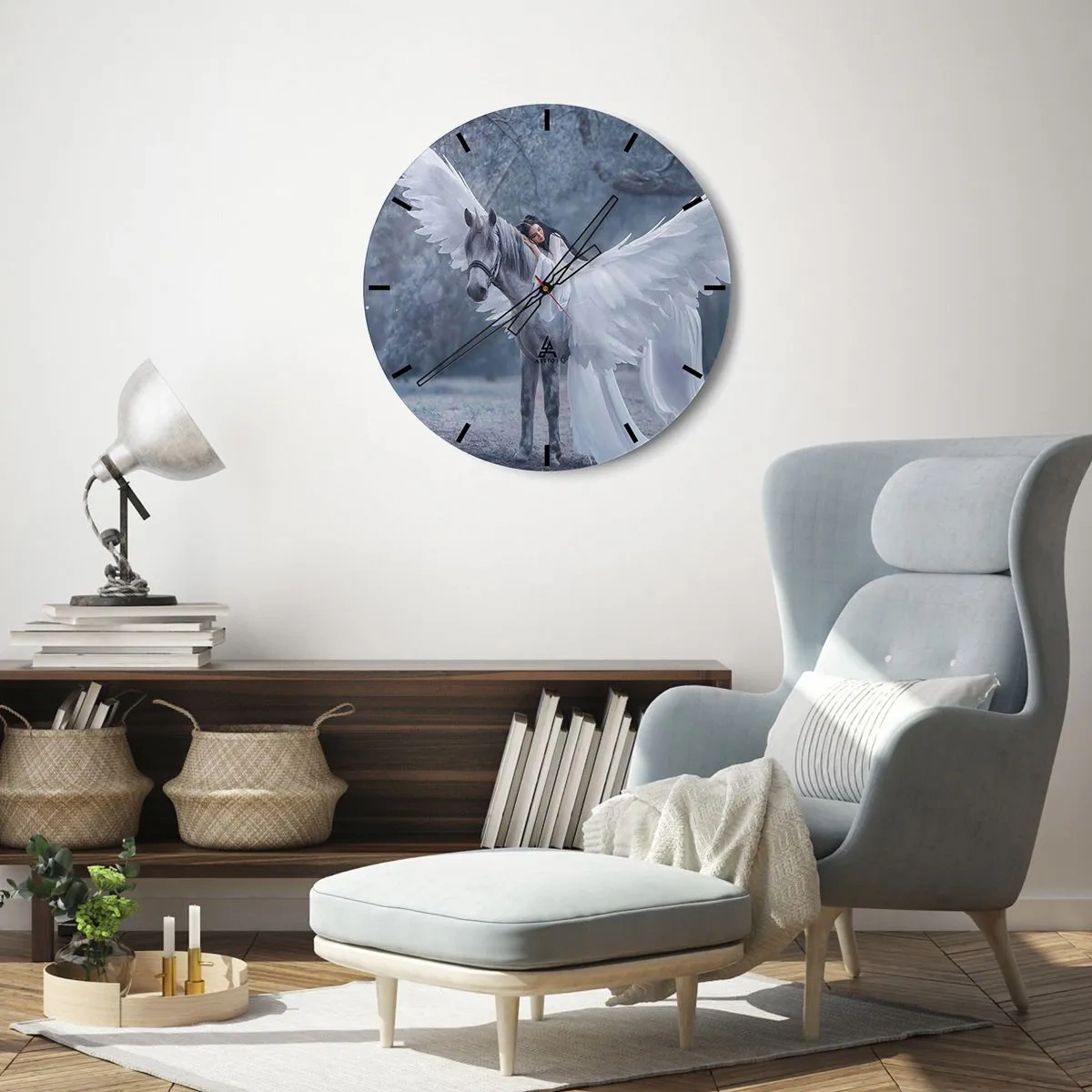 Väggklocka - Klocka på glas - En kvinna vid en vit häst med utbredda vingar - 30x30cm - En stund full av inspiration - Modern väggdekoration för vardagsrum, kök och sovrum ARTTOR