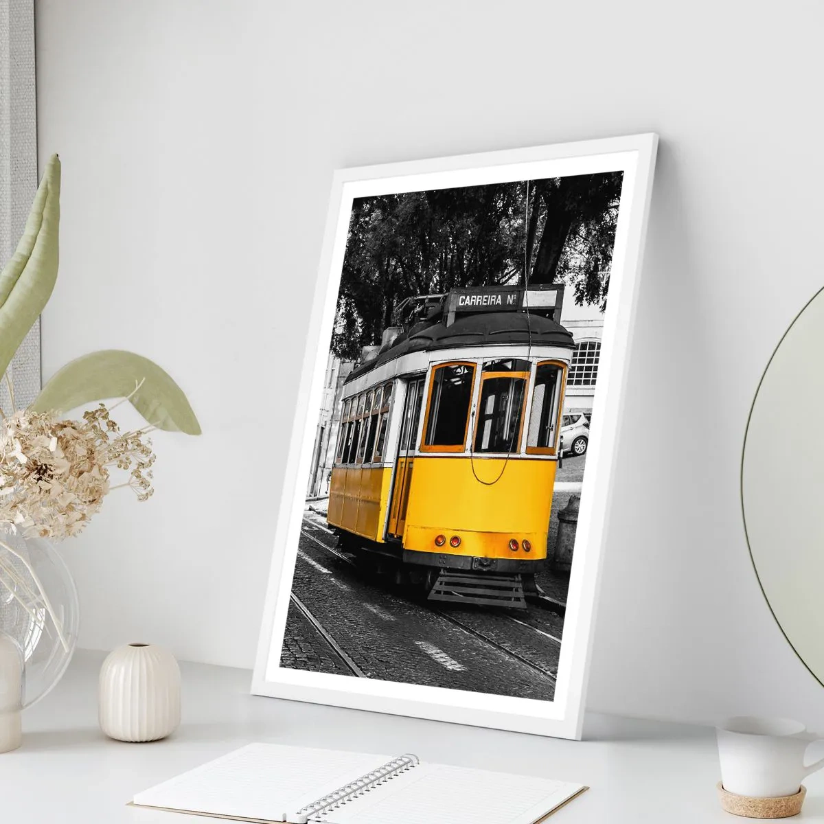 Affisch i vit ram - Och en fado i bakgrunden - 70x100 cm