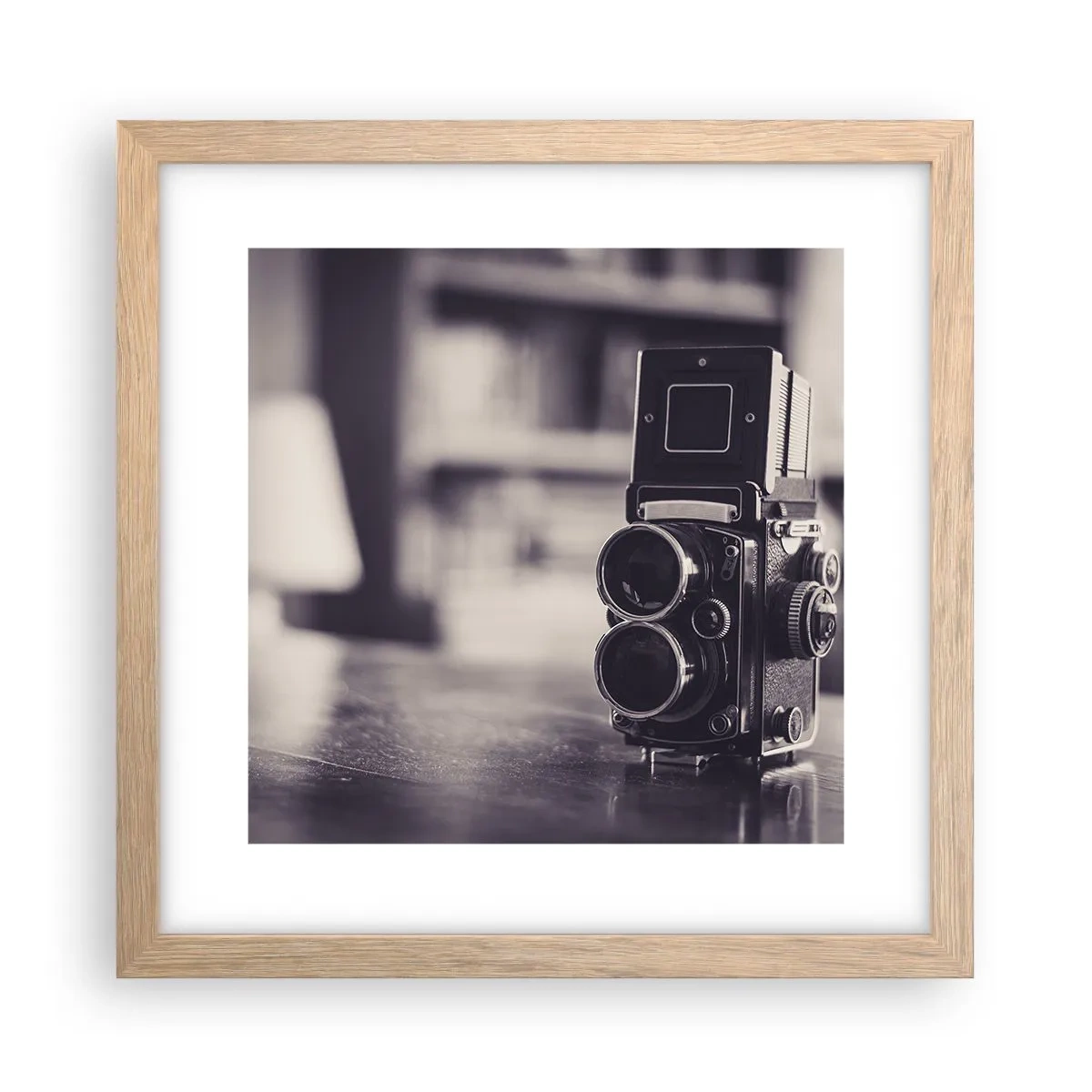 Affisch i ram av ljusek - Ett gammalt fotografis magi - 30x30 cm
