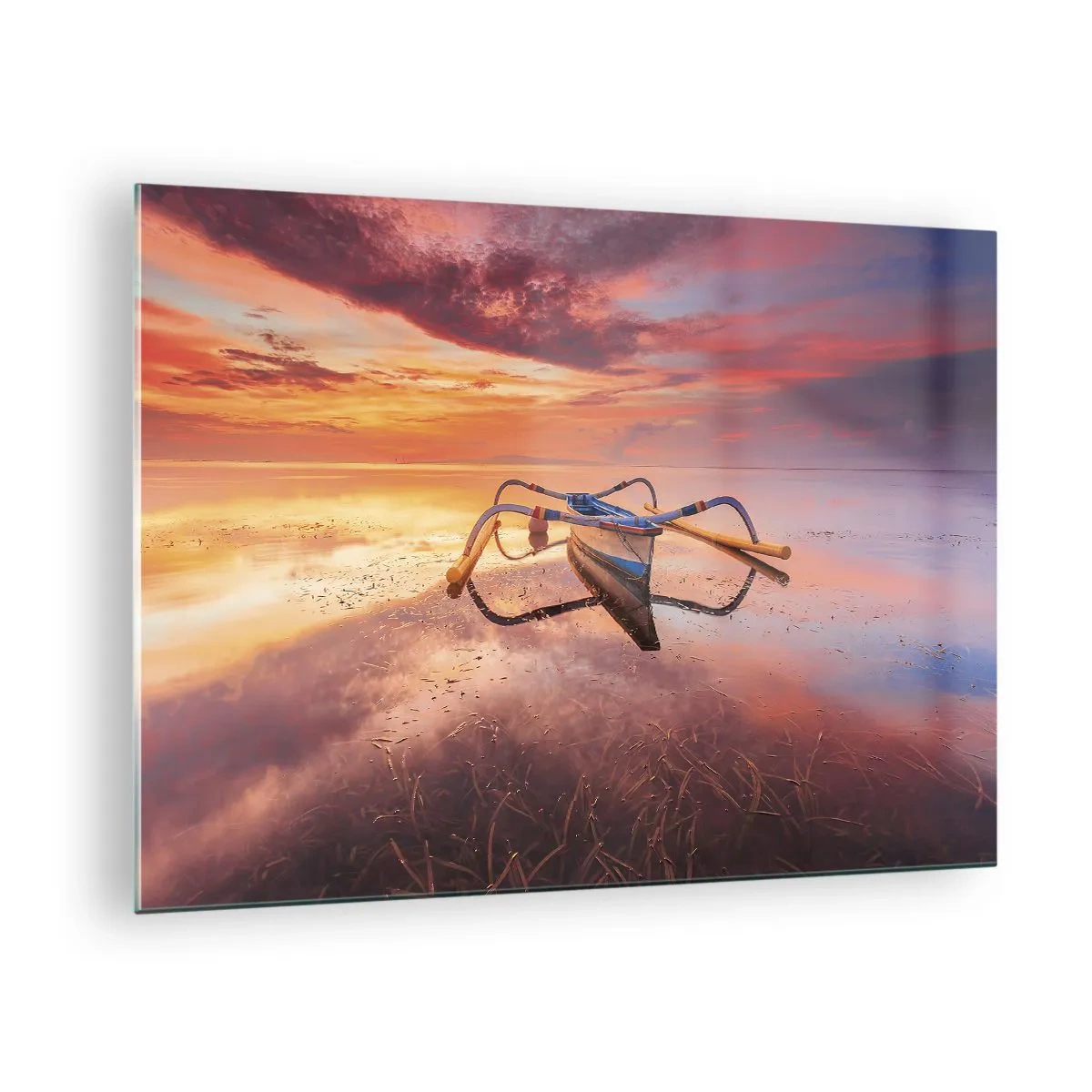 Glastavla - Bild på glas - Traditionell båt på lugnt vatten vid solnedgången - 70x50cm - Tropiska kvällens lugn - Modern väggdekoration för vardagsrum och sovrum ARTTOR