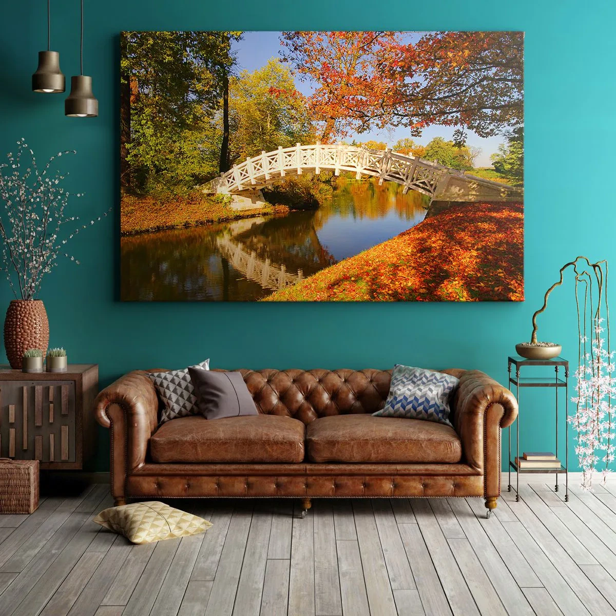 Canvastavla - Bild på duk - En bro i en park omgiven av höstlöv över lugnt vatten - 70x50cm - På suckarnas vita bro - Modern väggdekoration för vardagsrum och sovrum ARTTOR