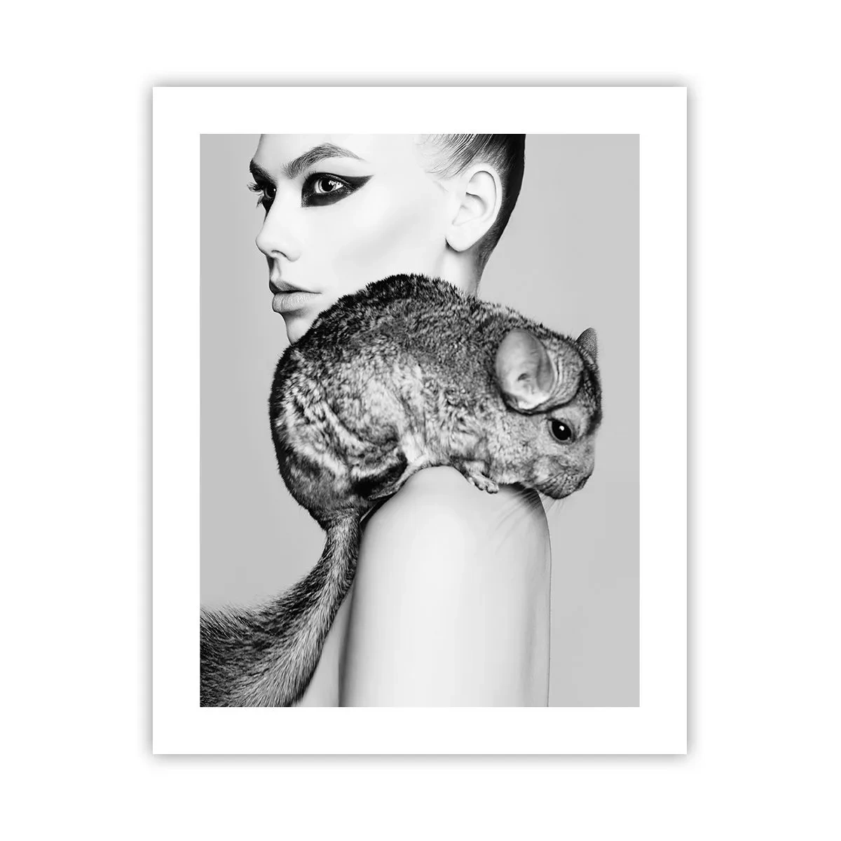 Affisch - Dam med chinchilla - 40x50 cm