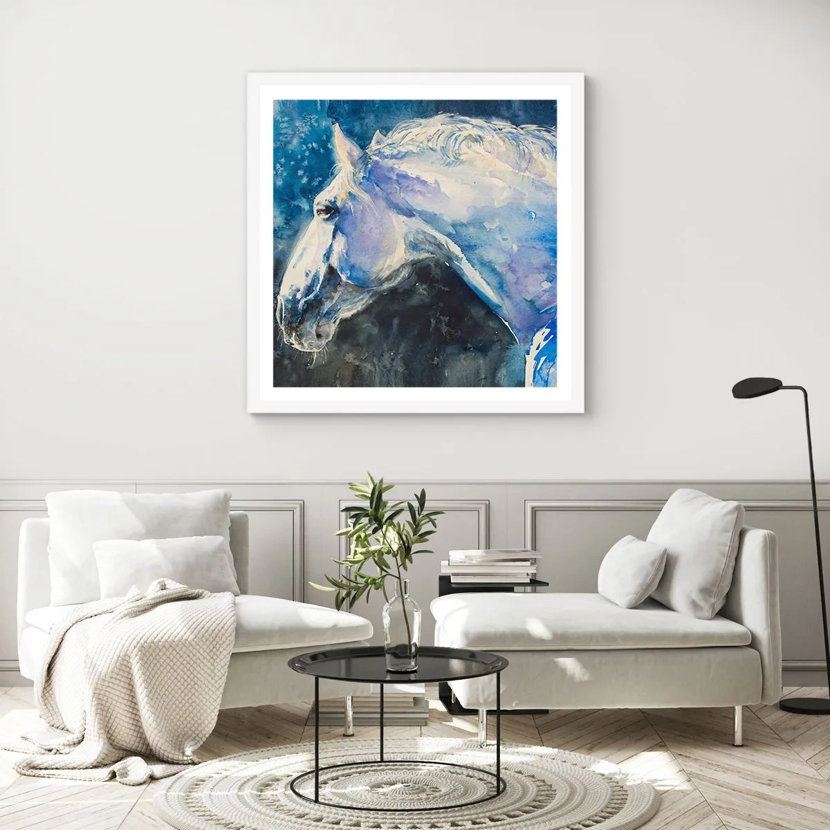 Affisch i vit ram - Porträtt i blått sken - 60x60 cm