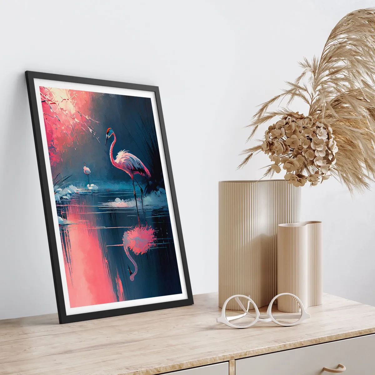 Affisch i svart ram - Flamingos på en lugn sjö - 50x70cm - En fågels tillflyktsort - Modern väggdekoration för vardagsrum och sovrum ARTTOR