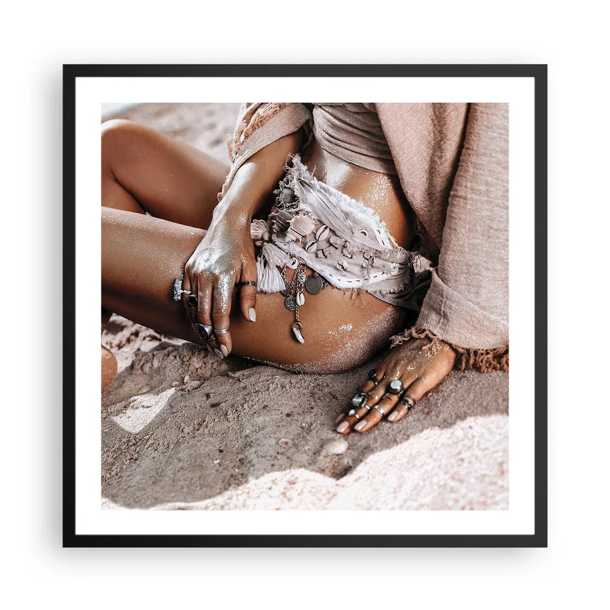 Affisch i svart ram - Utkastad av vågorna? - 60x60 cm