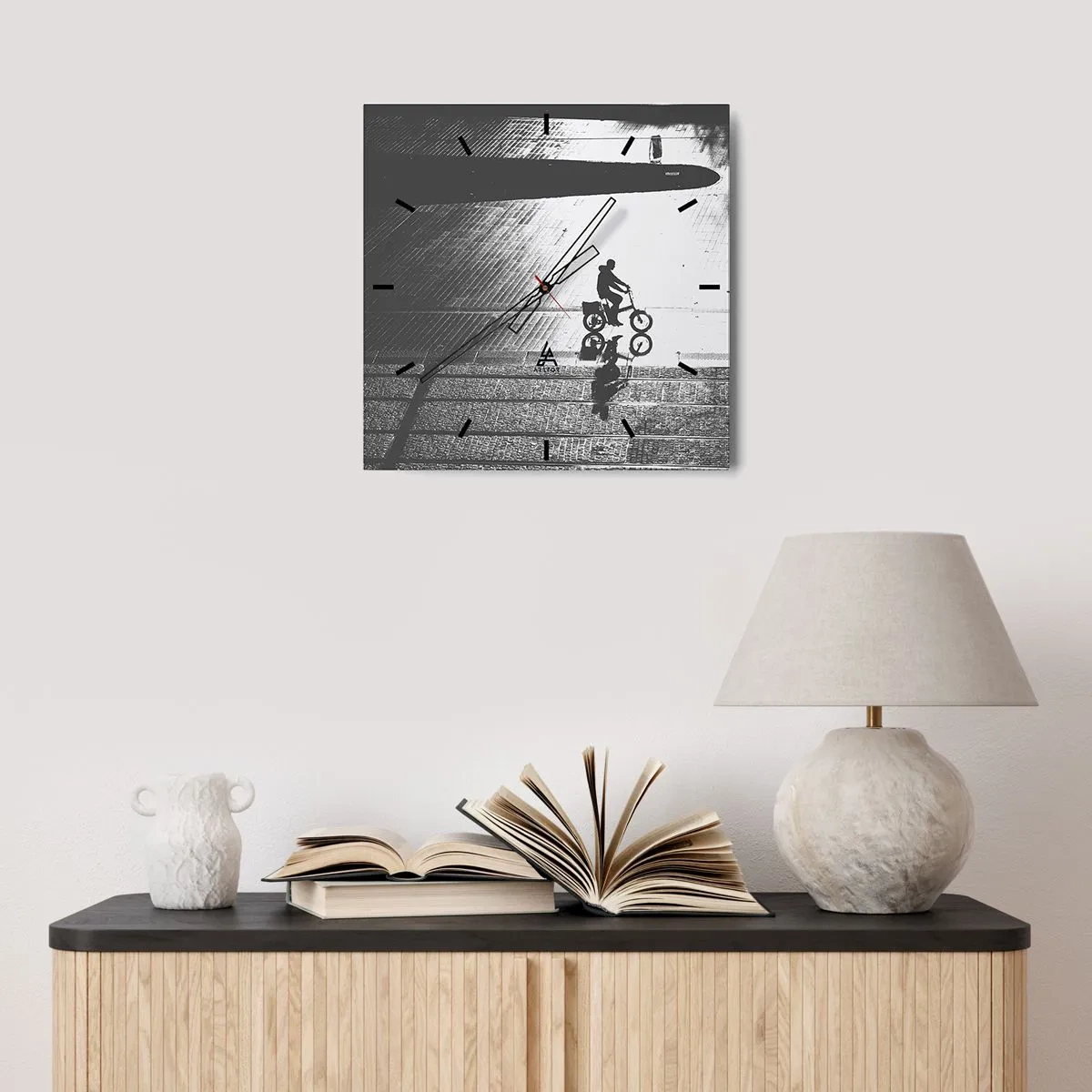 Väggklocka - Klocka på glas - Rakt fram genom staden - 30x30 cm