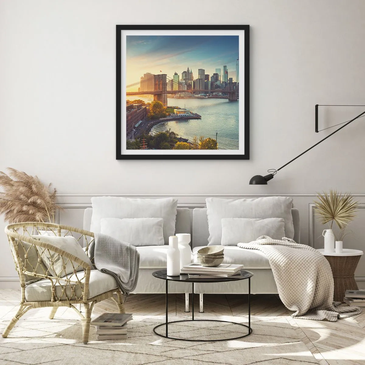 Affisch i svart ram - Storstadsgryning - 50x50 cm