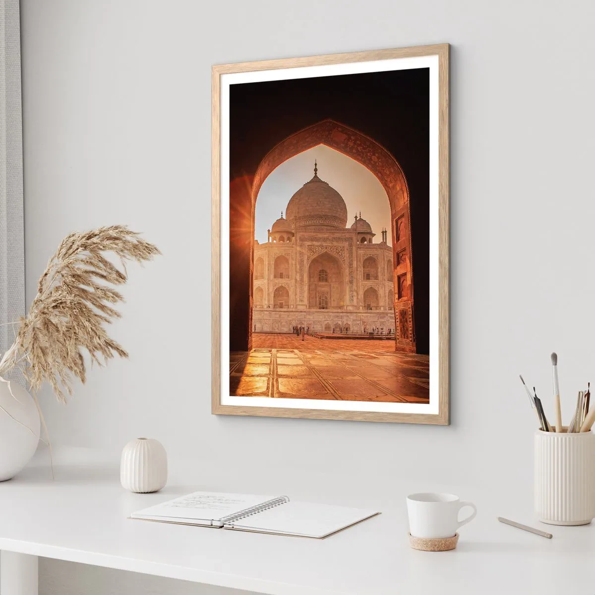 Affisch i ram av ljusek - Ett monument över överjordisk kärlek - 61x91 cm