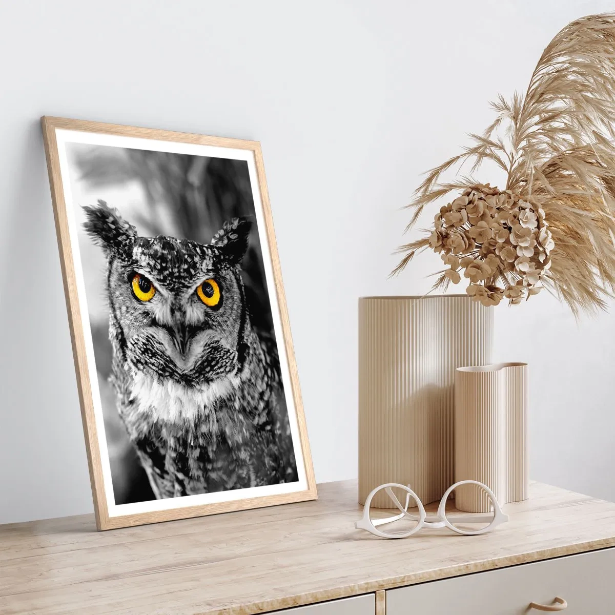 Affisch i ram av ljusek - Inget kommer undan - 50x70 cm