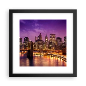 Affisch i svart ram - Manhattan i violett och guld - 30x30 cm