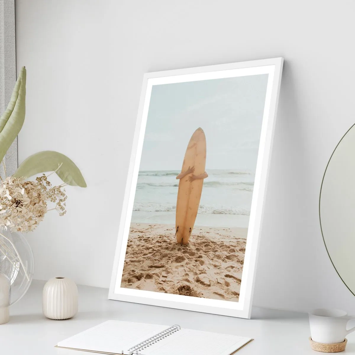 Affisch i vit ram - Av kärlek till vågorna - 70x100 cm