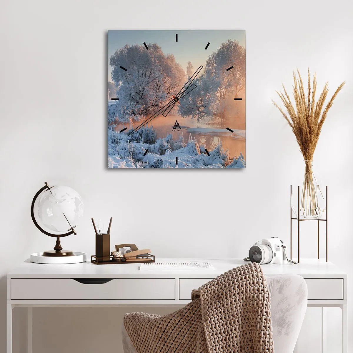 Väggklocka - Klocka på glas - Allt glittrar i solens kristall - 30x30 cm