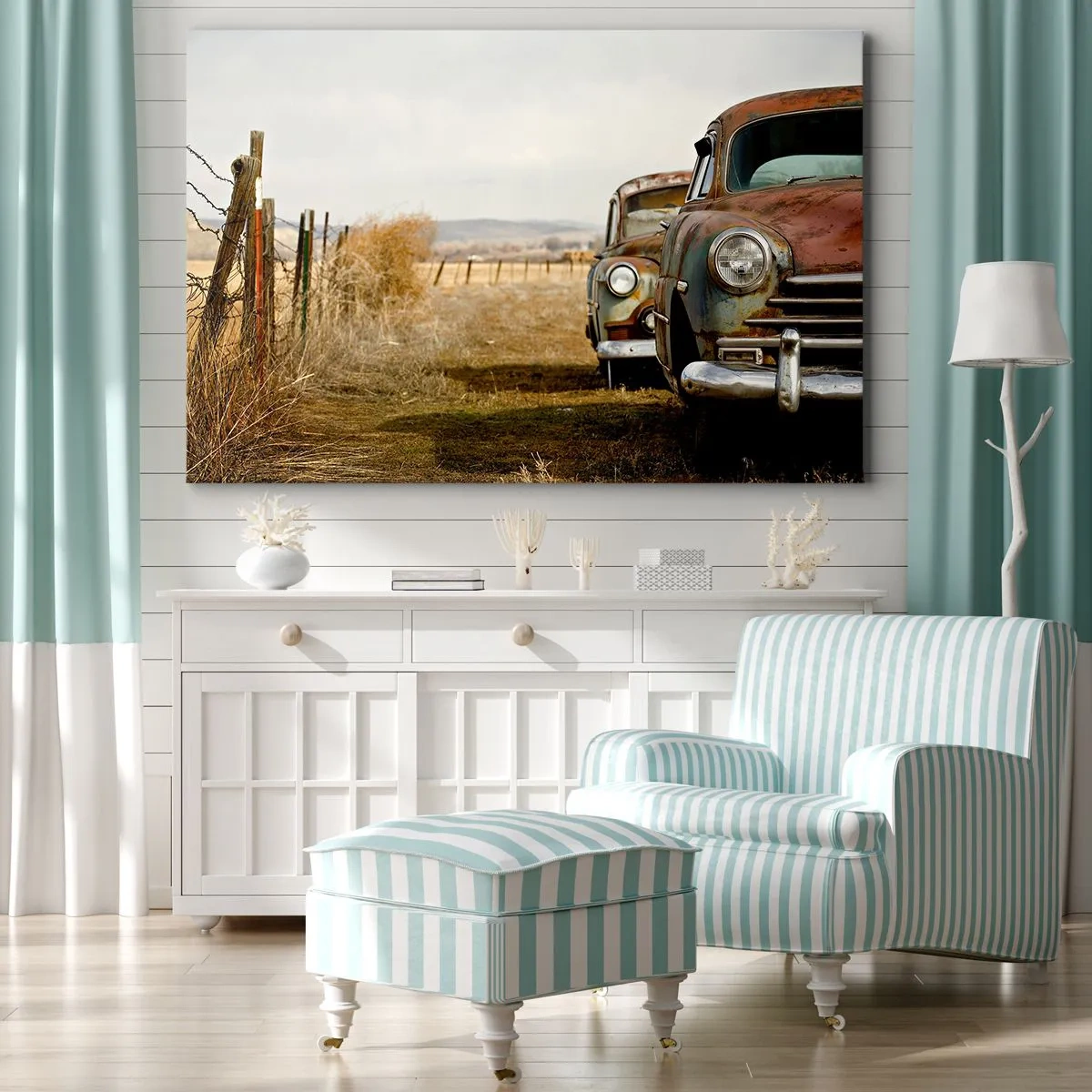 Canvastavla - Bild på duk - Två gamla bilar på en grusväg bredvid ett trästaket - 70x50cm - Välförtjänt vila - Modern väggdekoration för vardagsrum och sovrum ARTTOR