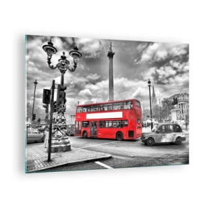 Glastavla - Bild på glas - En röd buss mot en svartvit stadsbild - 70x50cm - Stadens riktiga blodomlopp - Modern väggdekoration för vardagsrum och sovrum ARTTOR