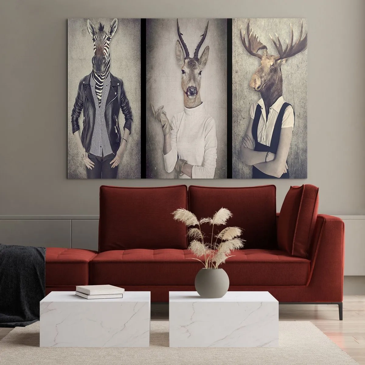Glastavla - Bild på glas - Tre djurfigurer i människokläder mot en neutral bakgrund - 70x50cm - Må gesterna tala - Modern väggdekoration för vardagsrum och sovrum ARTTOR