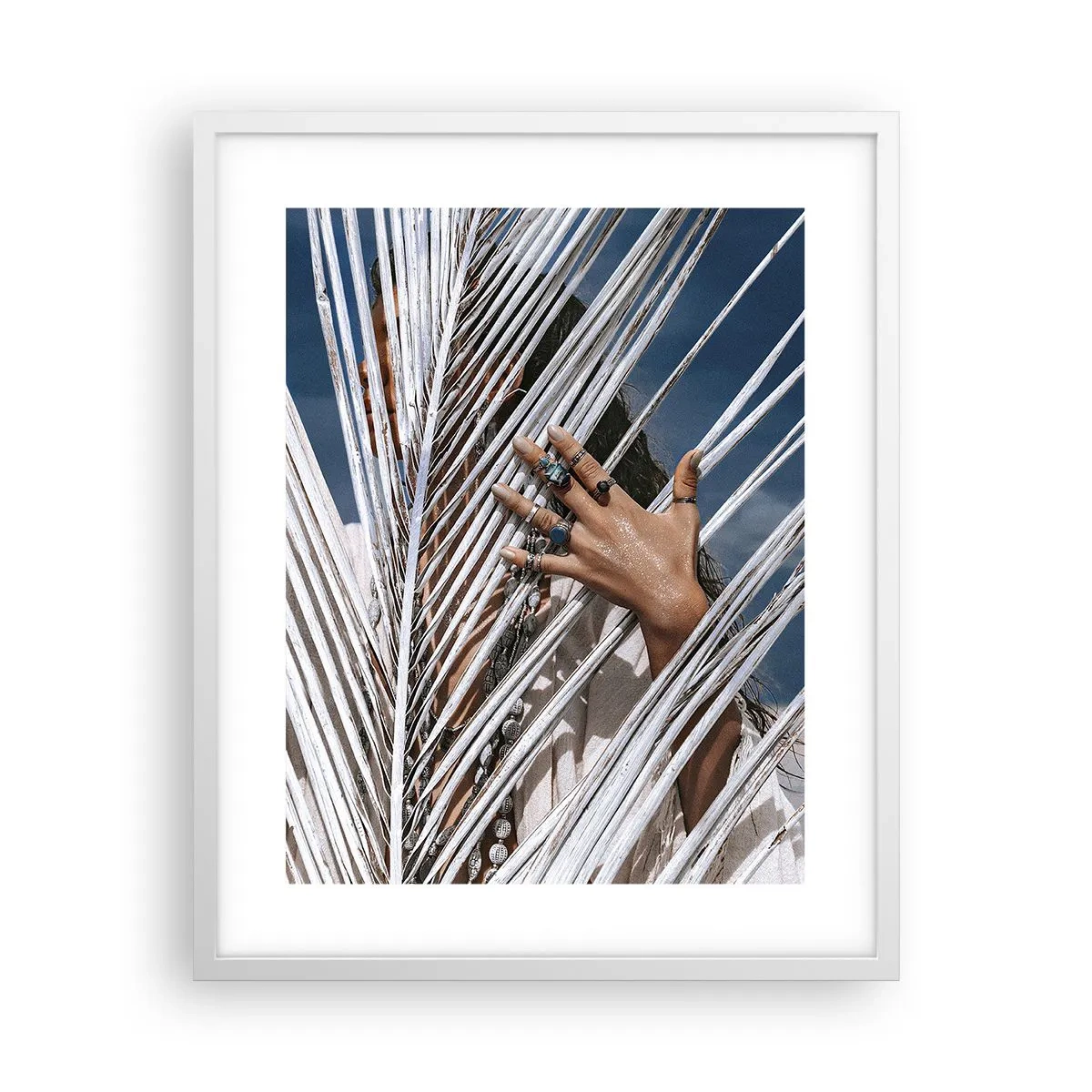 Affisch i vit ram - Schamanens flickvän? - 40x50 cm